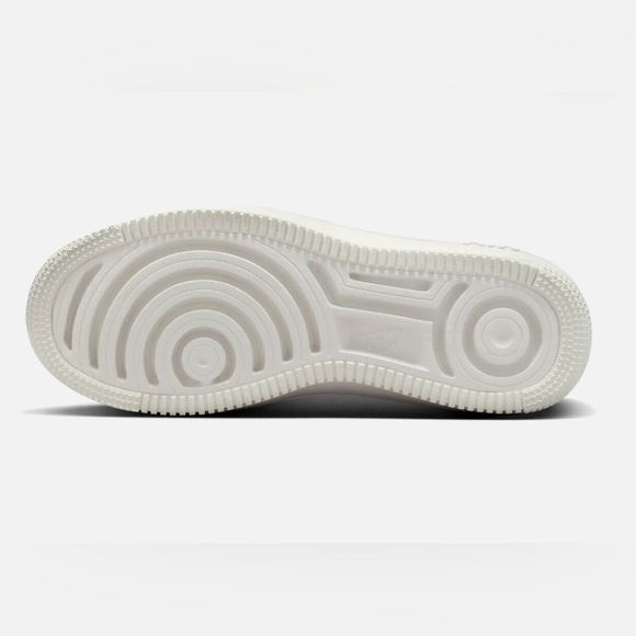 Nike White and Green Sneakers Classic Low-Top Design - Picture 6 of 7